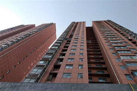 龙都现代城套三带车库带阁楼3室2厅2卫121㎡